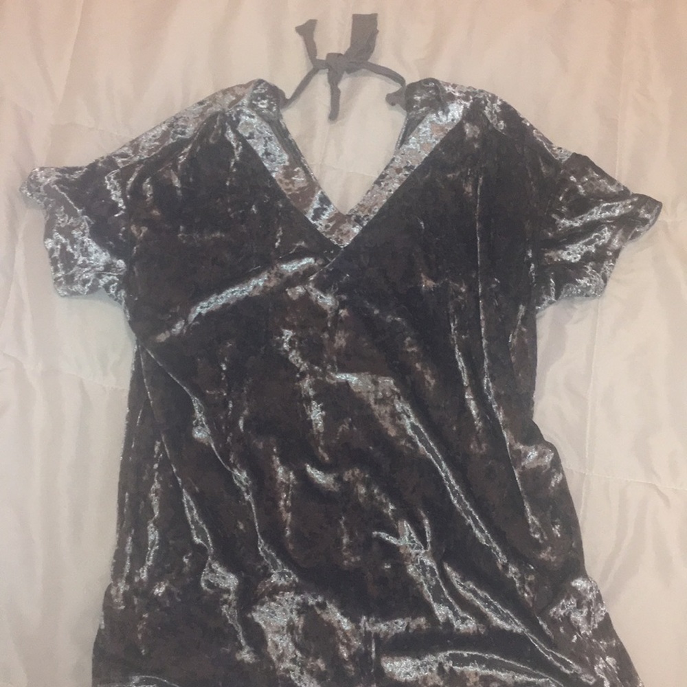 Really pretty Gray velvet T